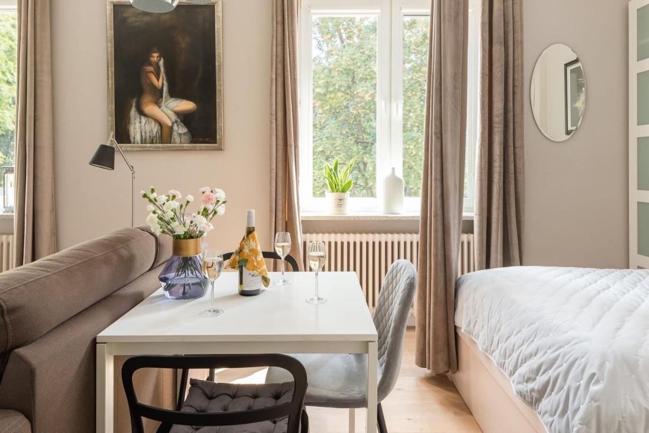 Rent Like Home - Nowy Swiat 47A Варшава Екстериор снимка